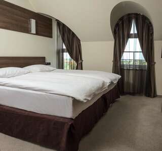 Отель Hotel Duchess Варна Стандартный двухместный номер с 1 кроватью или 2 отдельными кроватями и видом на море-1